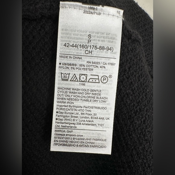 GAP VNeck Long Sleeve Black Knitted Shirt size Small. New with tag - Picture 6 of 6